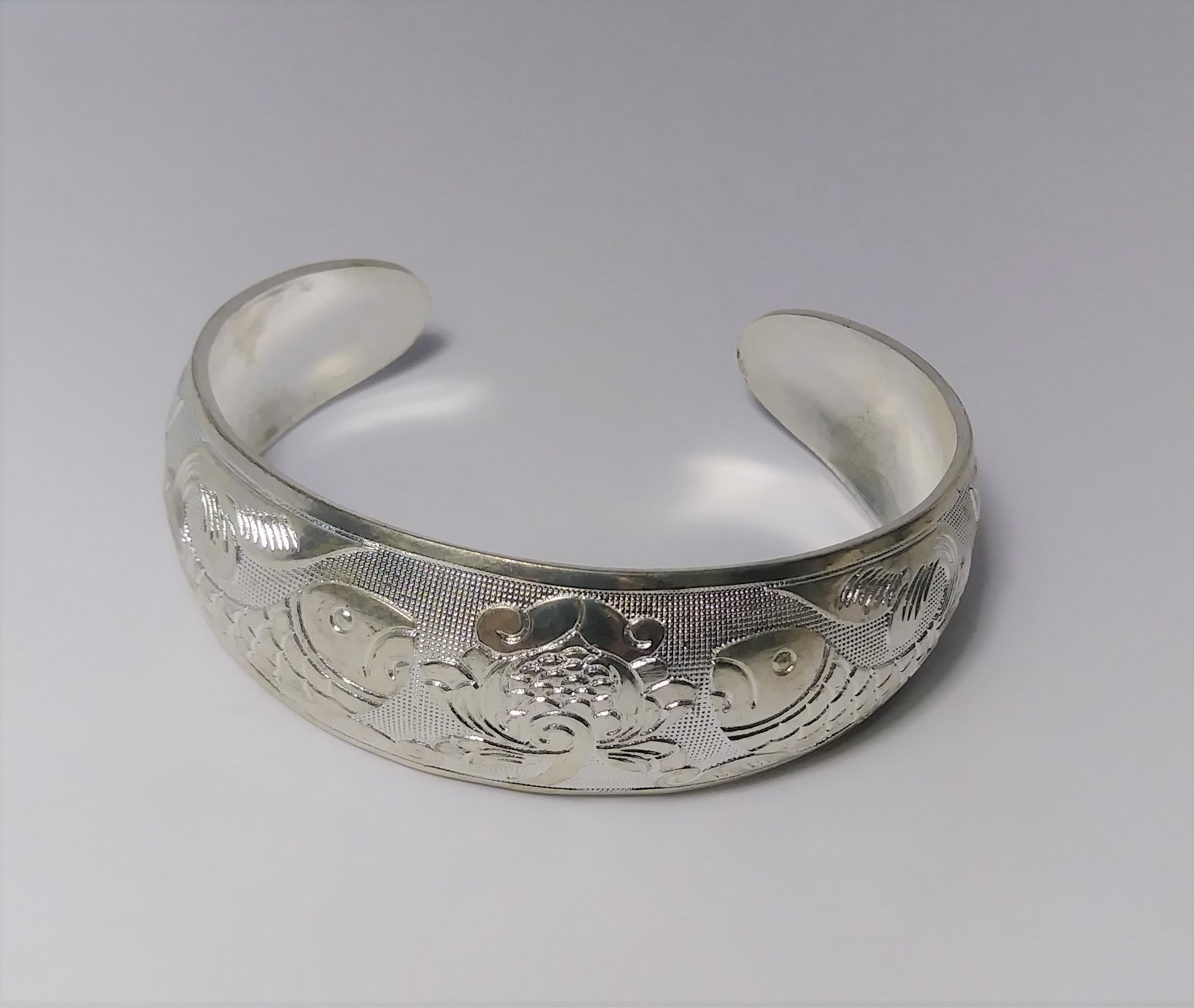 Precious Sterling silver artistic carved bangle