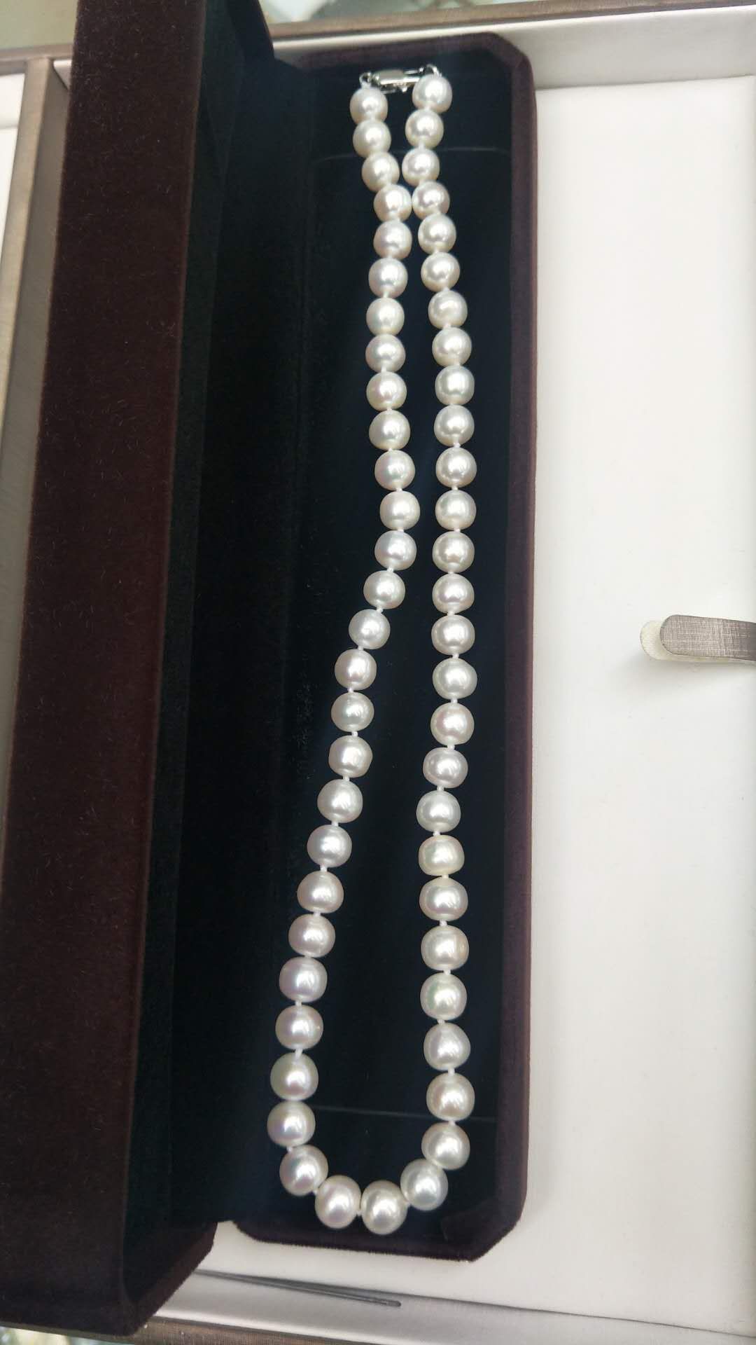 AAA级，直径8-9毫米的圆形白色养殖水珍珠项链-市场上最好的交易！